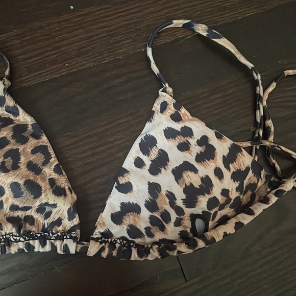 A leopard print sheen bathing suit top size small. - Picture 3 of 3